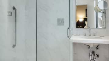 Chambre Deluxe, 2 lits une place | Salle de bain | Ensemble douche/baignoire, baignoire relaxante profonde