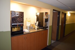 Coffee service - Days Inn by Wyndham Cadillac (Cadillac)