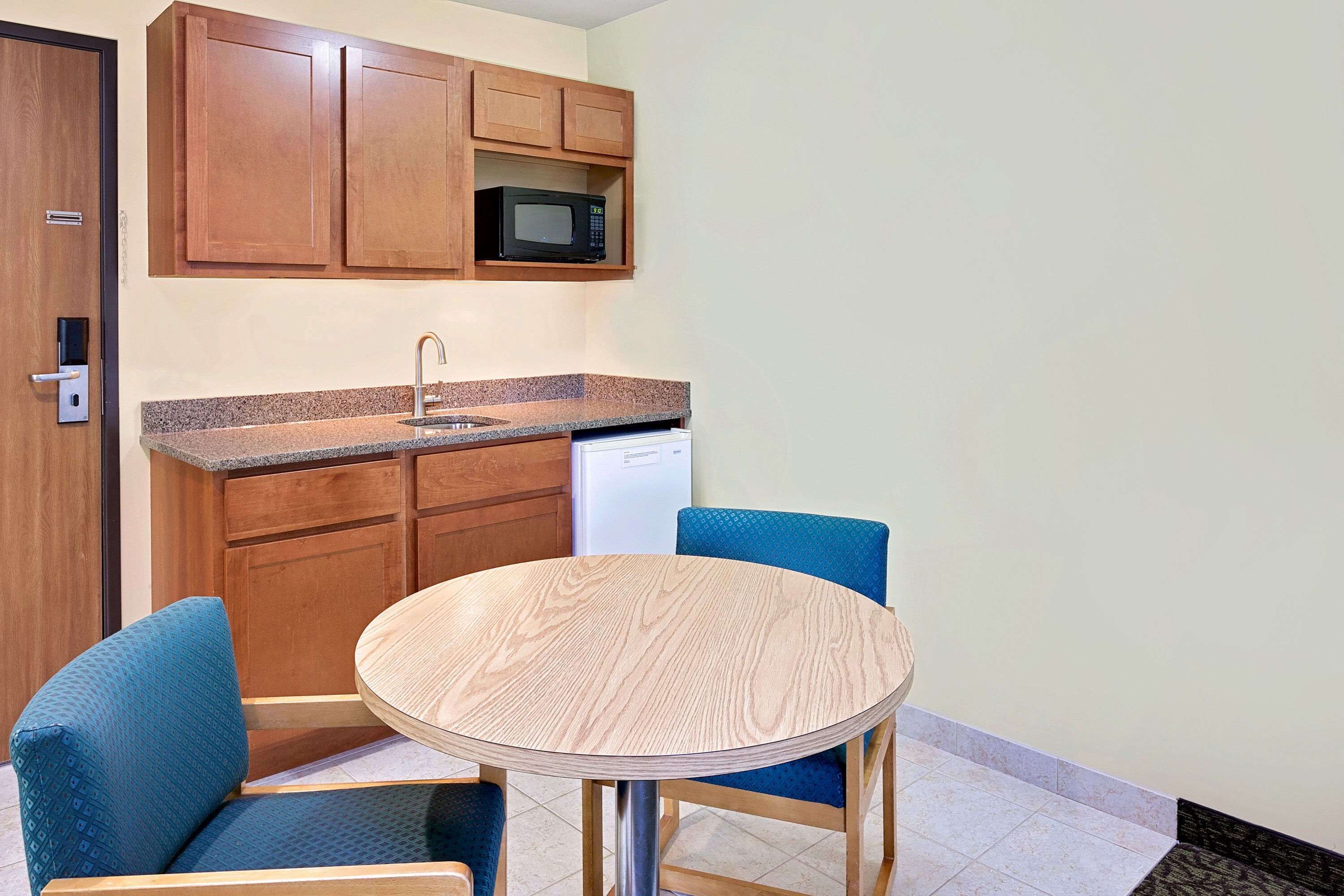 studio suite, 1 king bed, non smoking | in-room safe, iron/ironing board, free cots/infant beds, free wifi