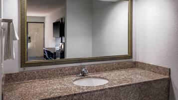Combined shower/tub, hydromassage showerhead, towels, soap