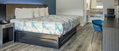 免費 Wi-Fi、床單、鬧鐘