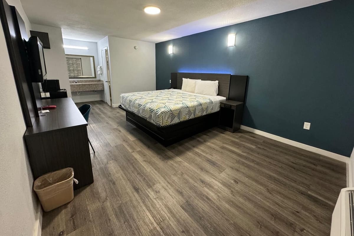 Free WiFi, bed sheets, alarm clocks