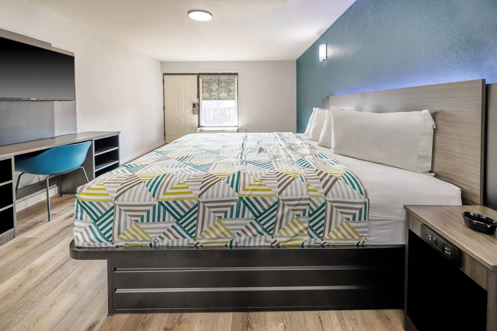 Wi-Fi ฟรี, ผ้าปูที่นอน, นาฬิกาปลุก