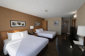 Premium bedding, pillow-top beds, individually decorated - Comfort Inn Baie-Comeau (Baie Comeau)