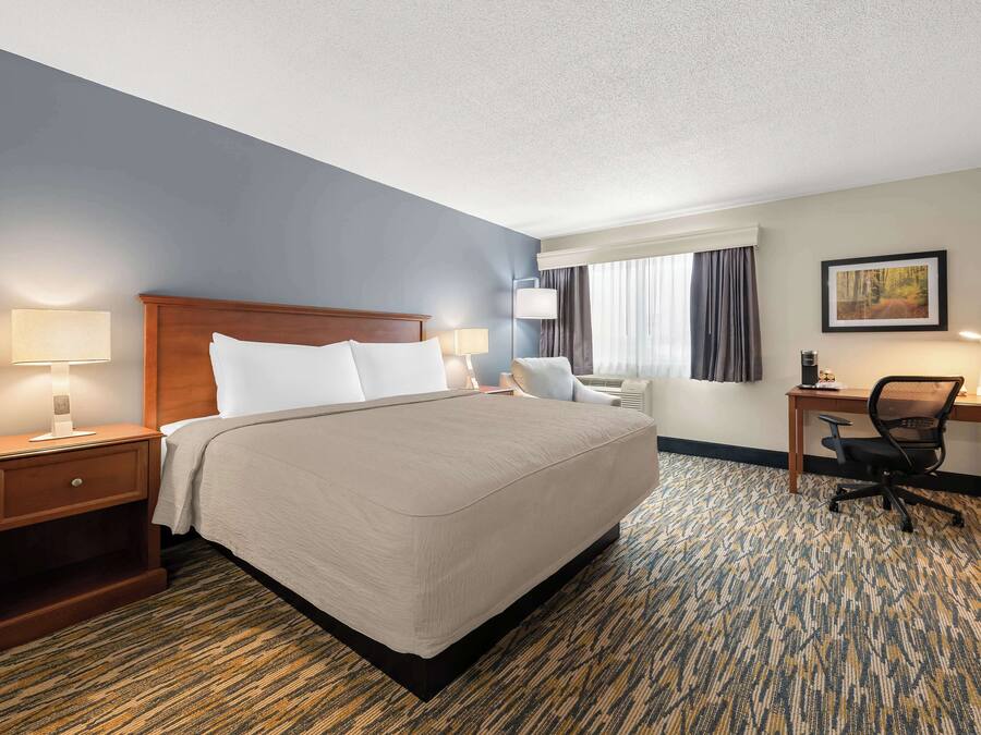 Desk, iron/ironing board, free WiFi, bed sheets
