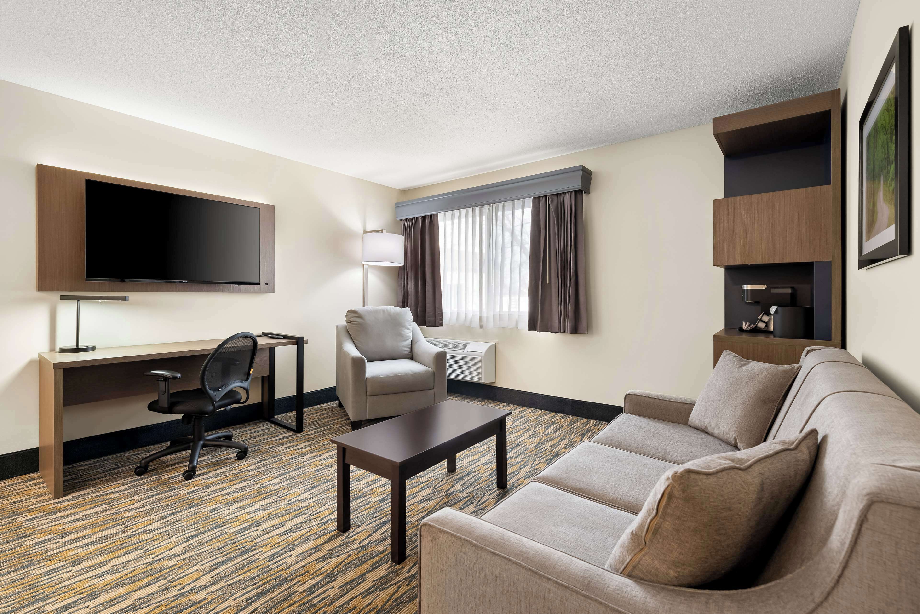 suite, 1 king bed, non smoking, jetted tub (with sofabed) | desk, iron/ironing board, free wifi, bed sheets