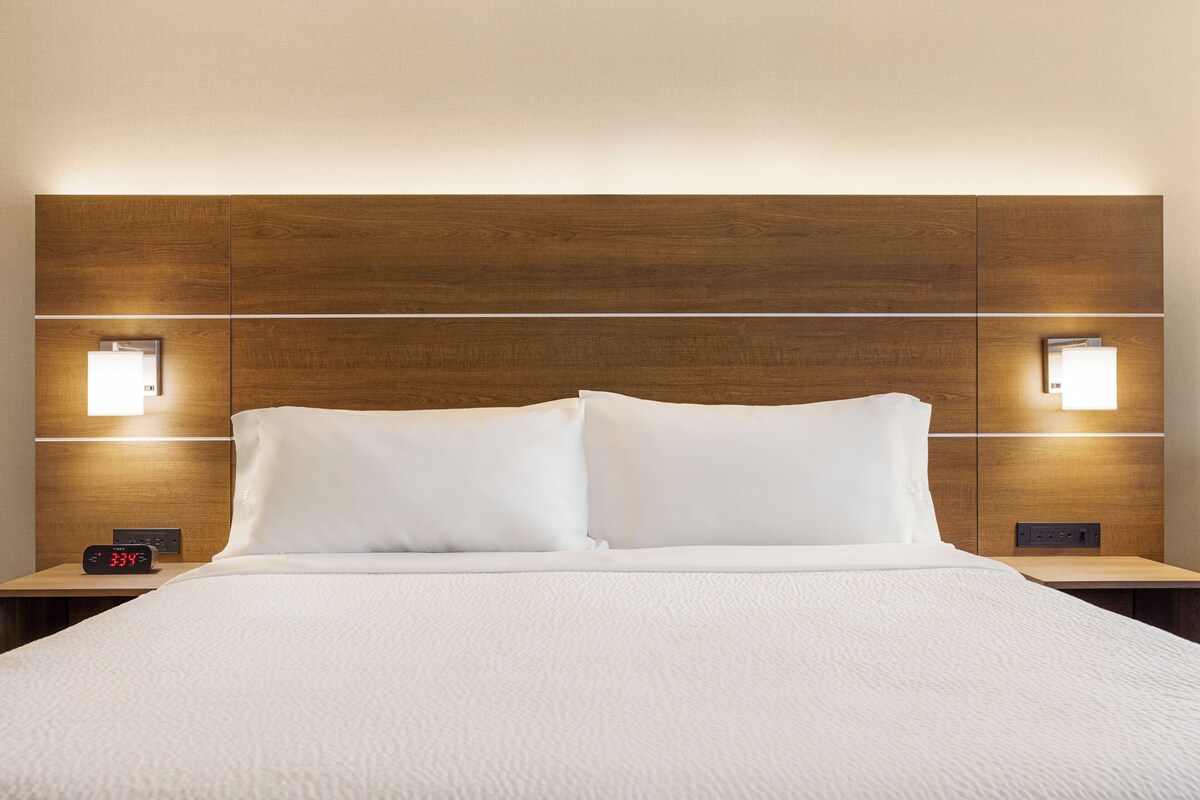 In-room safe, desk, soundproofing, iron/ironing board