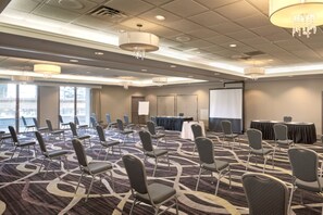 Meeting facility - Holiday Inn Express Vancouver-Metrotown (Burnaby) by IHG (Burnaby)