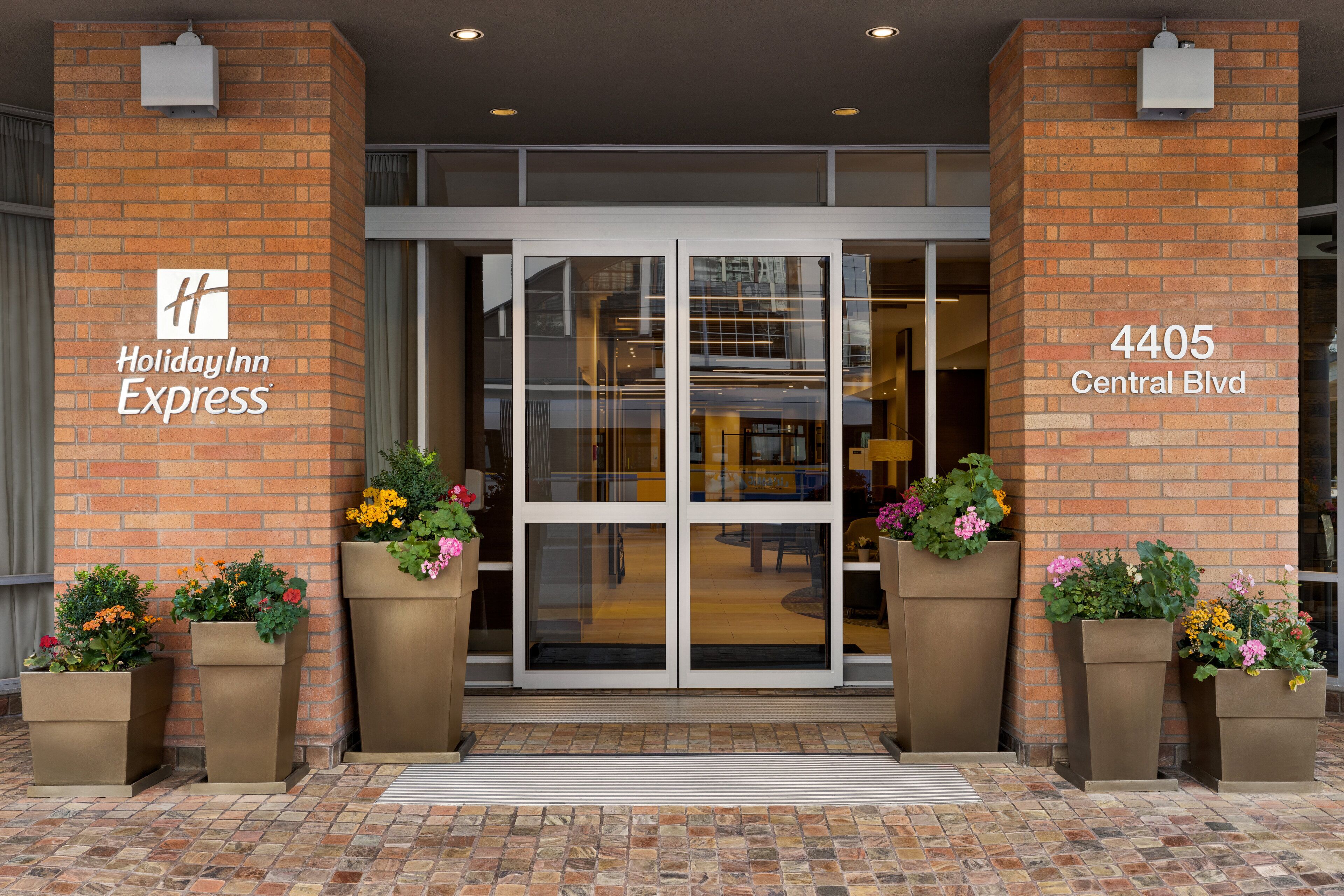 Photo - Holiday Inn Express Vancouver-Metrotown (Burnaby) by IHG