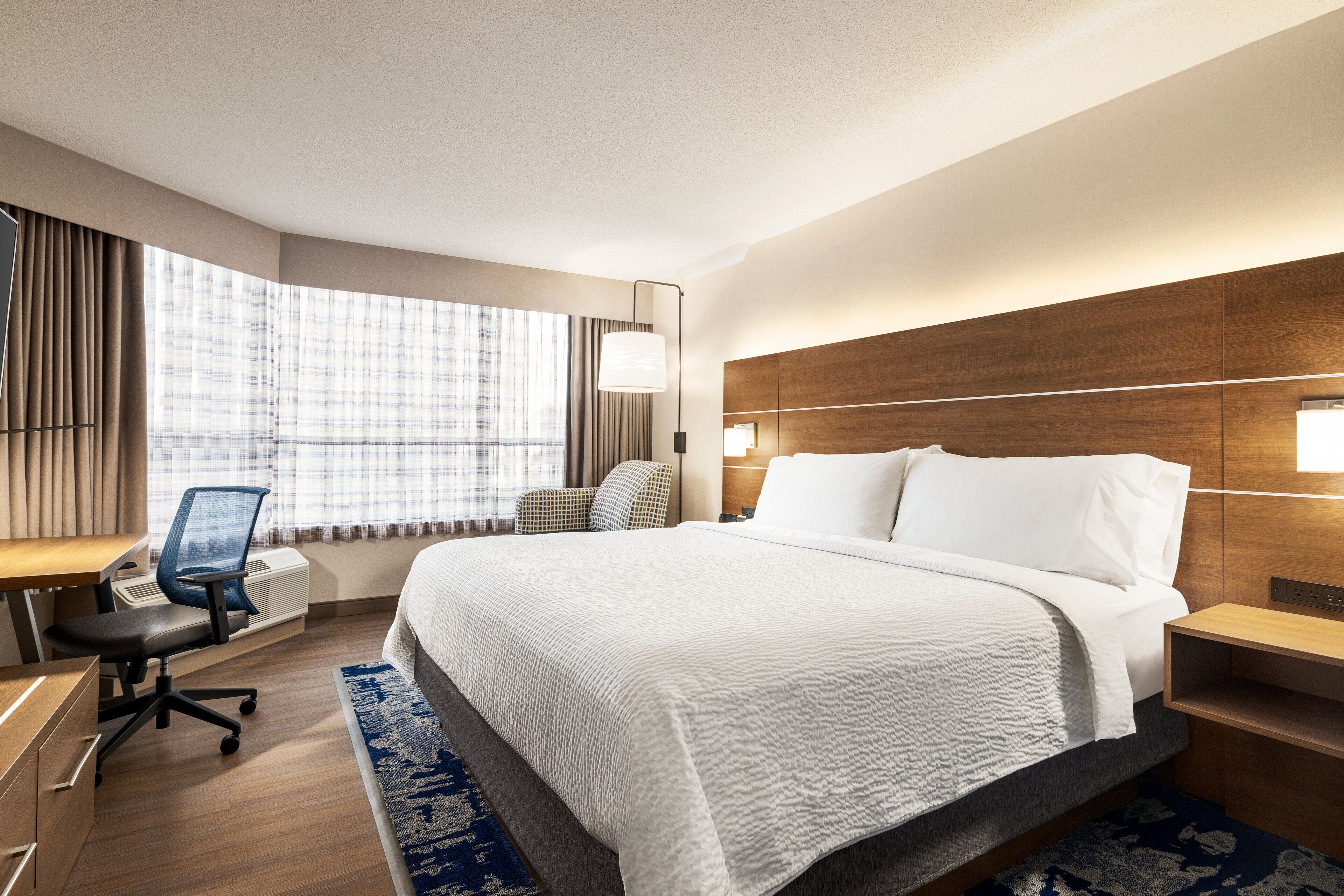 Photo - Holiday Inn Express Vancouver-Metrotown (Burnaby)