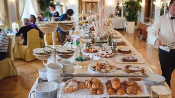 Daily buffet breakfast (EUR 100 per person)