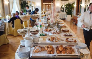 Morgenmadsbuffet hver dag (100 EUR pr. person)