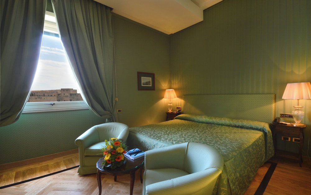 Grand Hotel Vesuvio by null