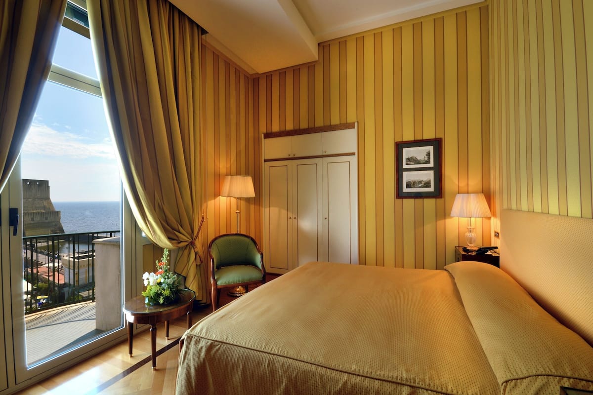 1 bedroom, premium bedding, minibar, in-room safe