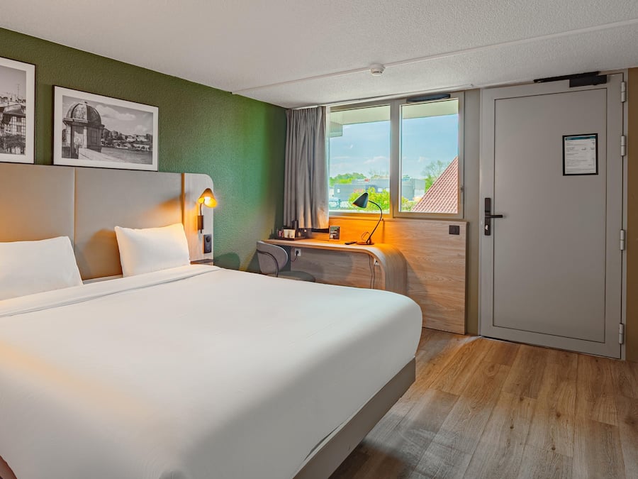 Standard-huone, 1 keskisuuri parisänky | 20 makuuhuonetta, ylelliset vuodevaatteet, työpöytä, pimennysverhot