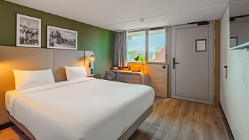 20 habitaciones, ropa de cama de alta calidad y escritorio 