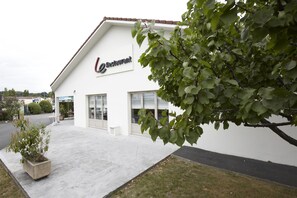 Terrace/patio - Campanile Bayonne (Bayonne)