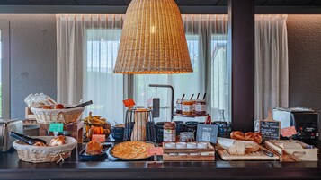Desayuno buffet todos los días (con cargo)
