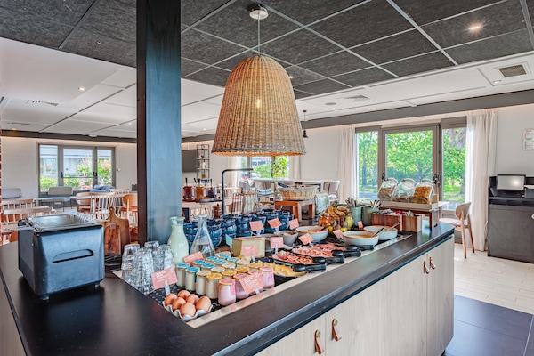 Daily buffet breakfast for a fee