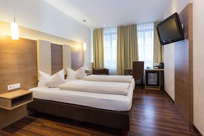 Standard Double or Twin Room | Hypo-allergenic bedding, in-room safe, desk, laptop workspace