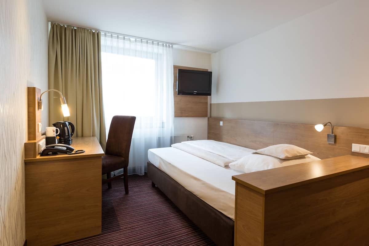 Habitación individual estándar | Ropa de cama hipoalergénica y caja de seguridad en la habitación