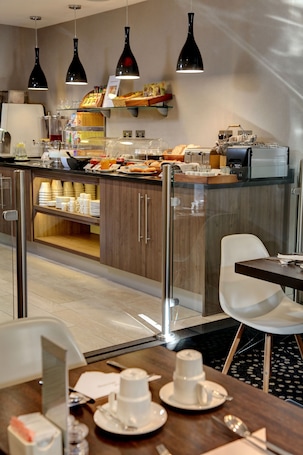 Buffet. Best Western Plus Delmere Hotel