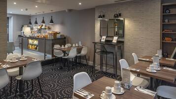 Desayuno buffet todos los días (con cargo)