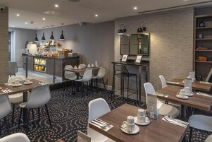 Tägliches Frühstücksbuffet gegen Gebühr