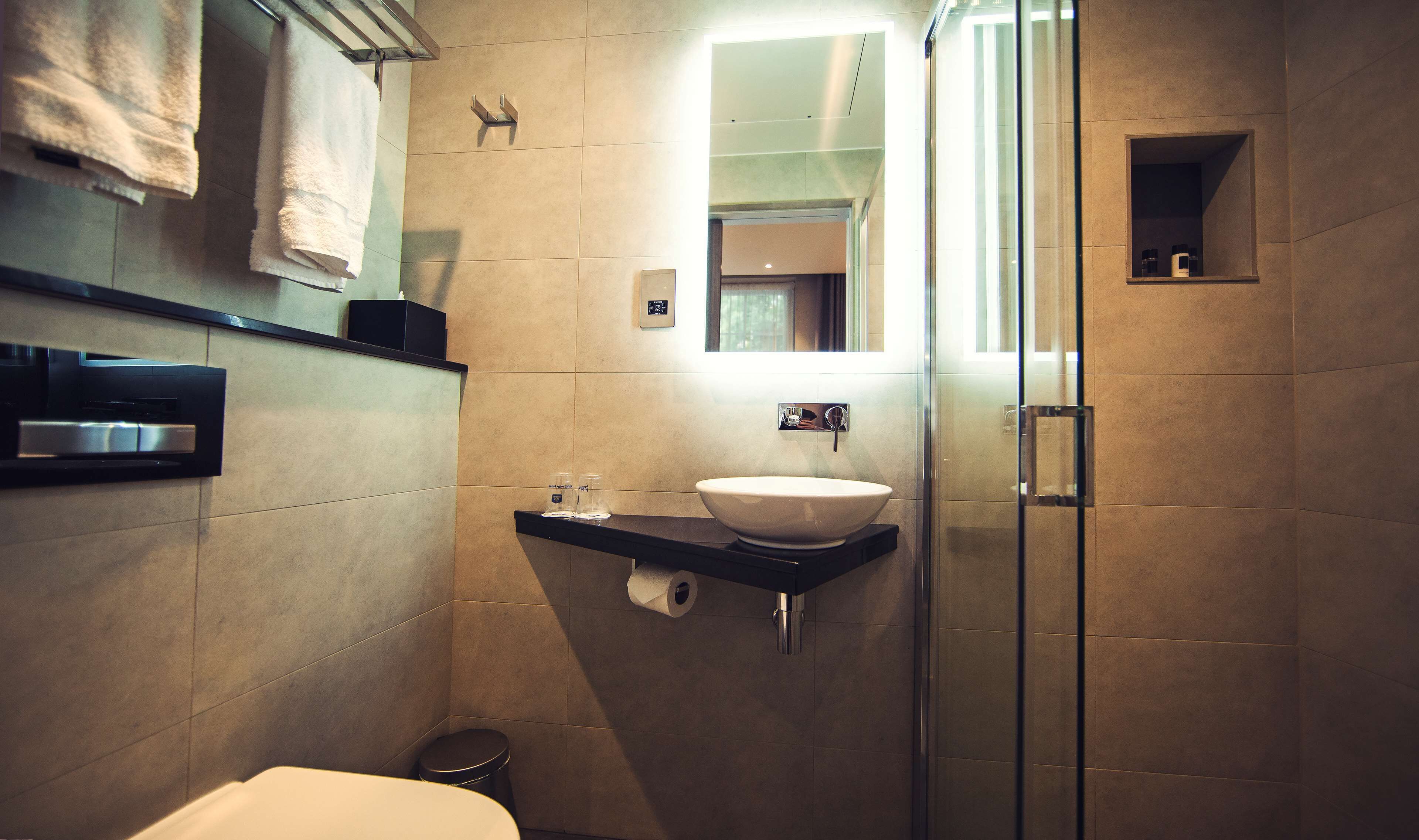 standard room, 1 double bed, non smoking | bathroom | shower, rainfall showerhead, free toiletries, hair dryer