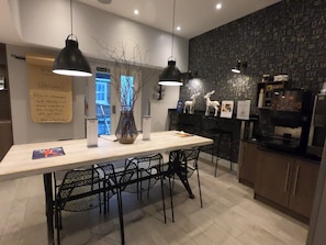 Reception - Best Western Plus Delmere Hotel (London)