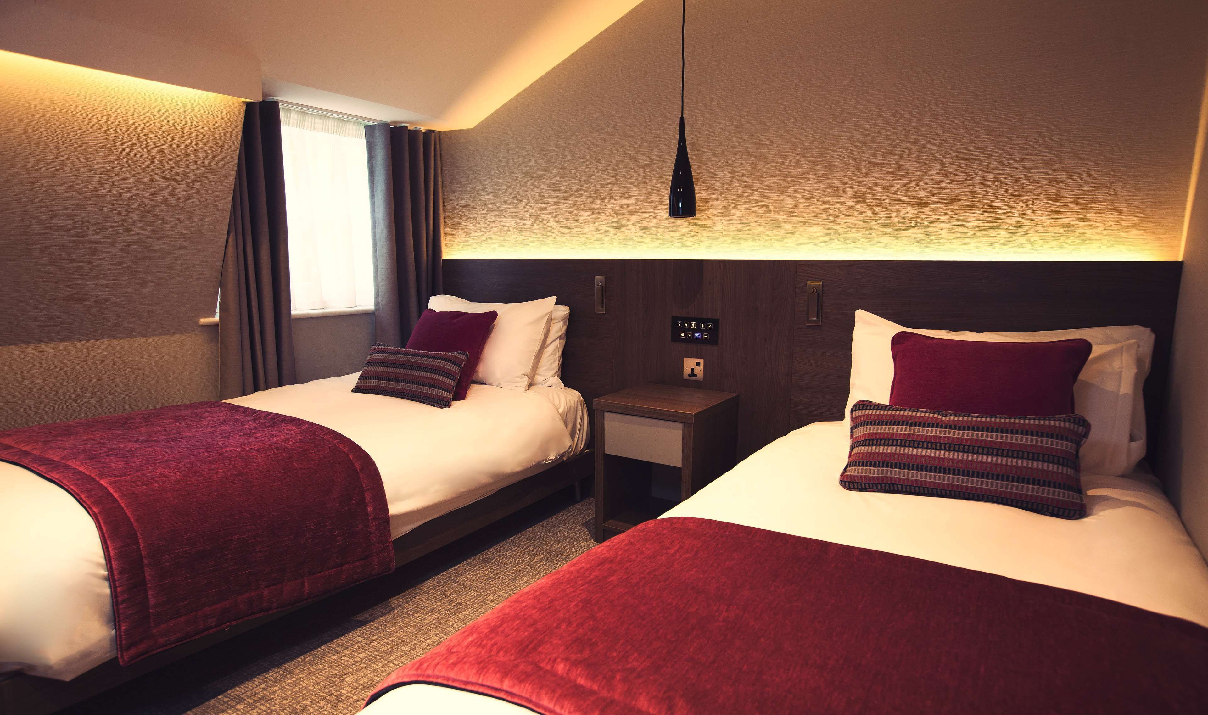 standard room, 2 single beds, non smoking | 1 bedroom, premium bedding, pillow-top beds, in-room safe