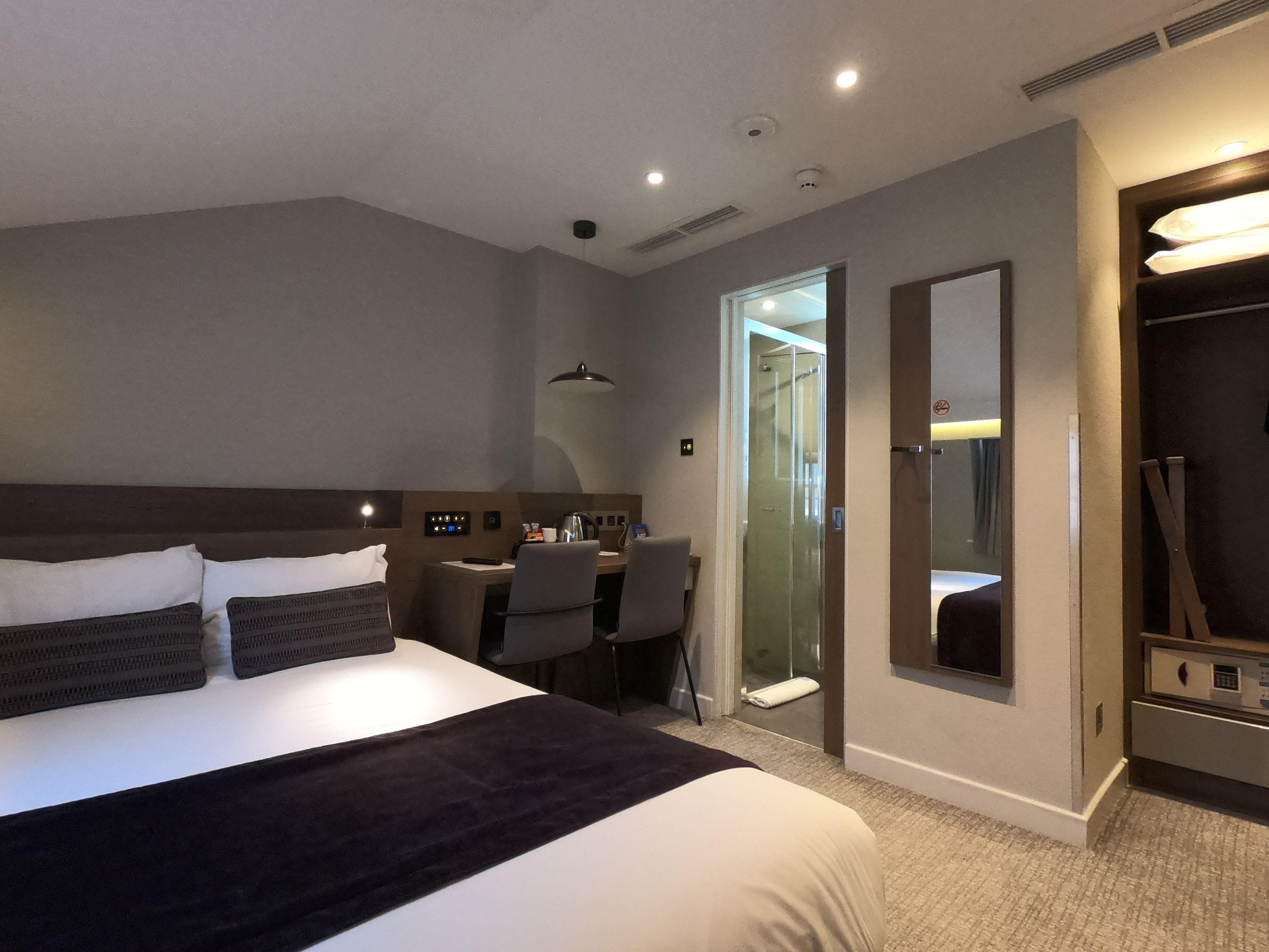 standard room, 1 double bed, non smoking (cozy room;small room) | 1 bedroom, premium bedding, pillow-top beds, in-room safe