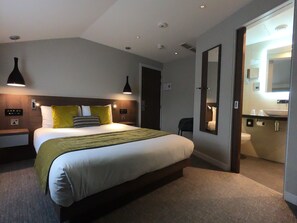 Executive Room, 1 Double Bed, Non Smoking | Premium bedding, pillowtop beds, in-room safe, desk