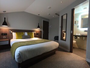 Executive Room, 1 Double Bed, Non Smoking | 1 bedroom, premium bedding, pillowtop beds, in-room safe