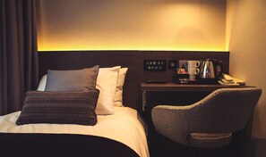 1 bedroom, premium bedding, pillow-top beds, in-room safe - Best Western Plus Delmere Hotel (London)