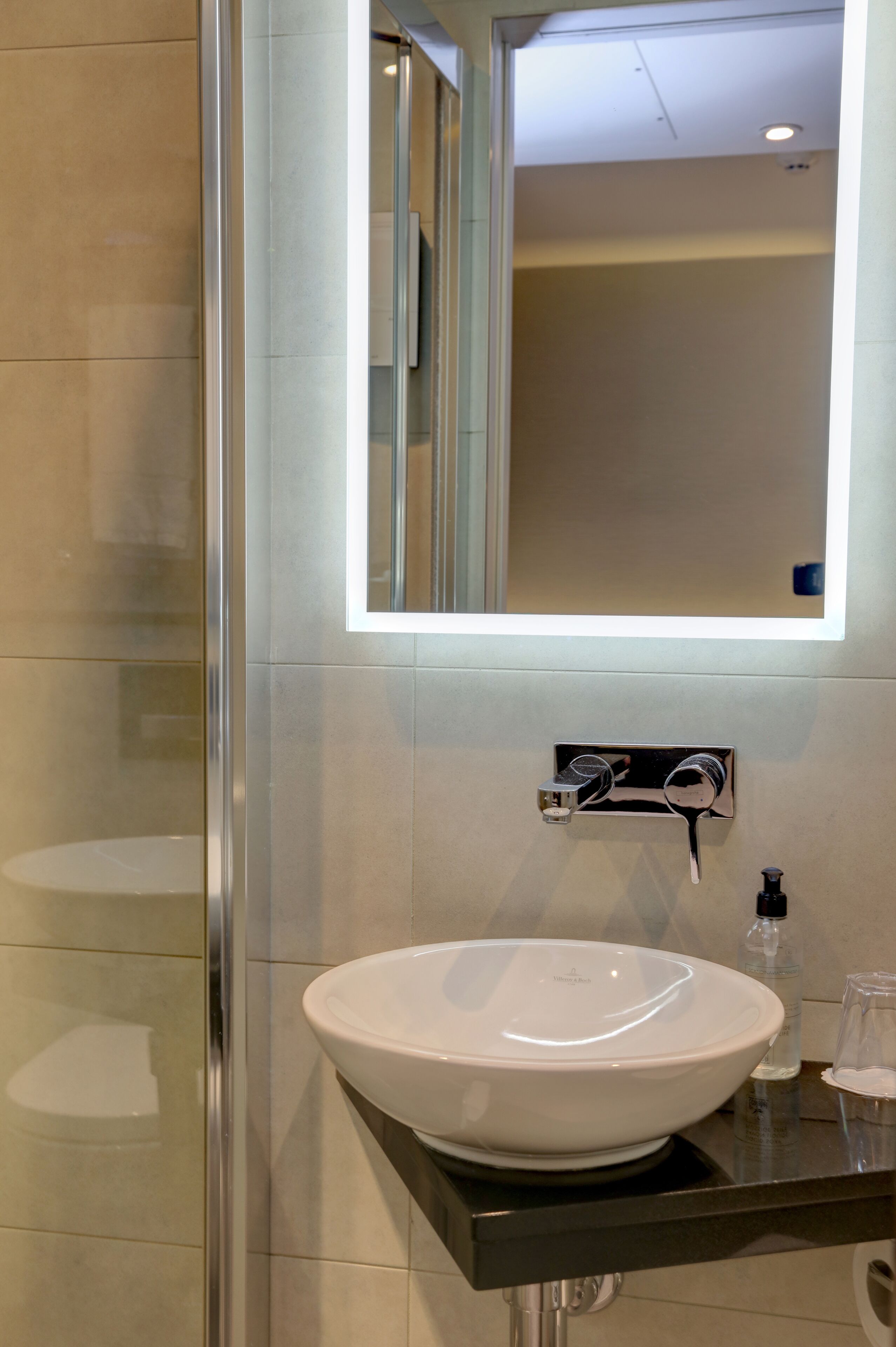 shower, rainfall showerhead, free toiletries, hair dryer