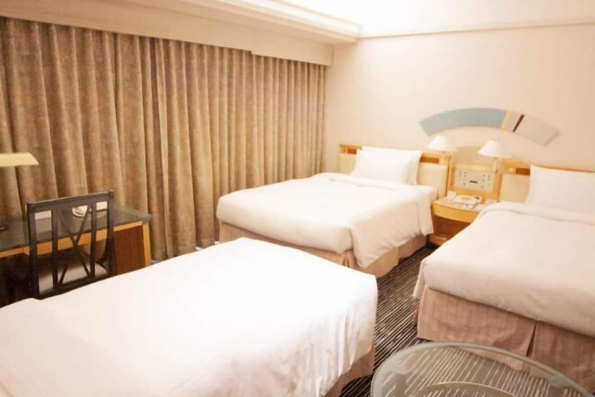 1 Schlafzimmer, hochwertige Bettwaren, Daunenbettdecken, Zimmersafe