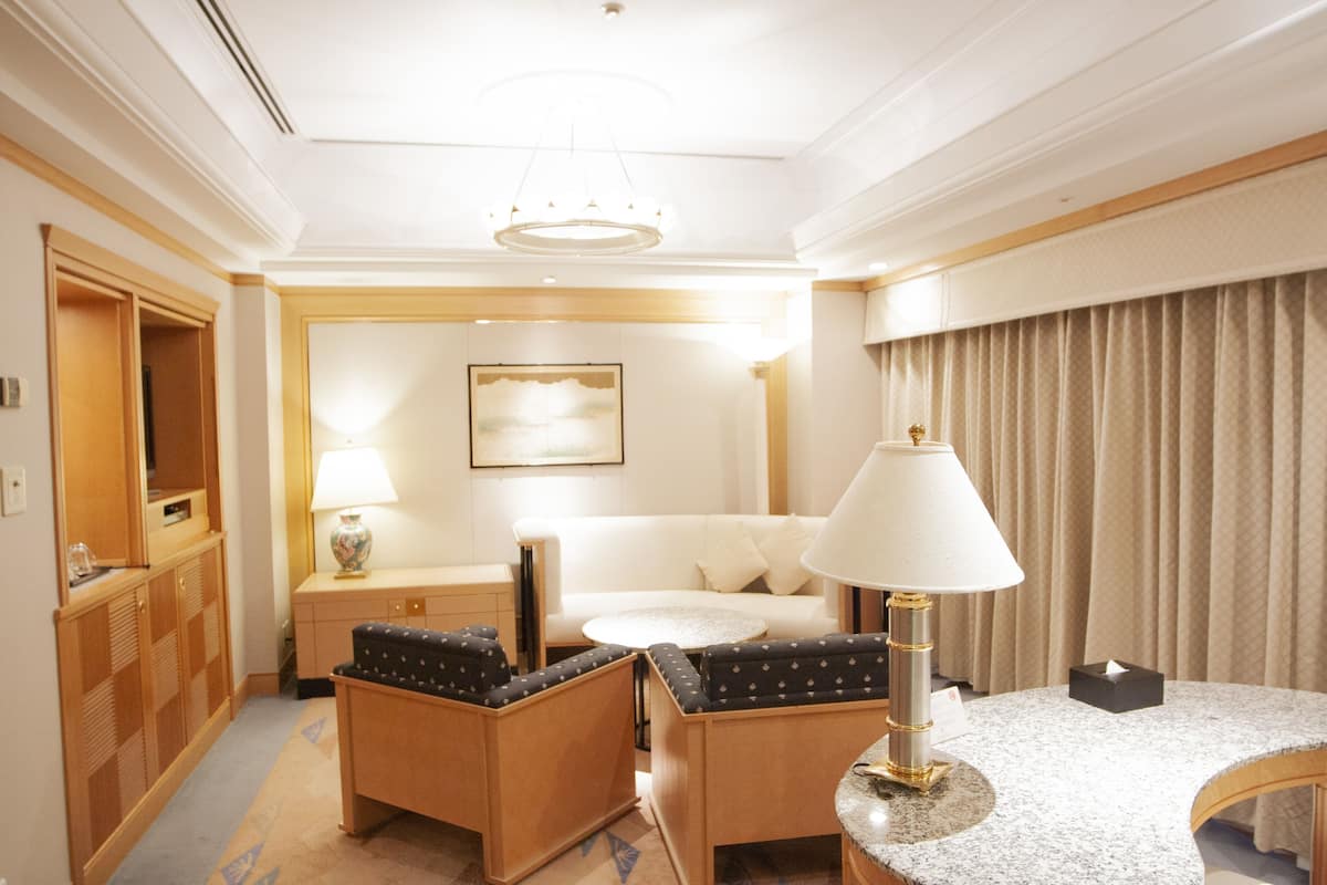 1 bedroom, premium bedding, down duvets, in-room safe