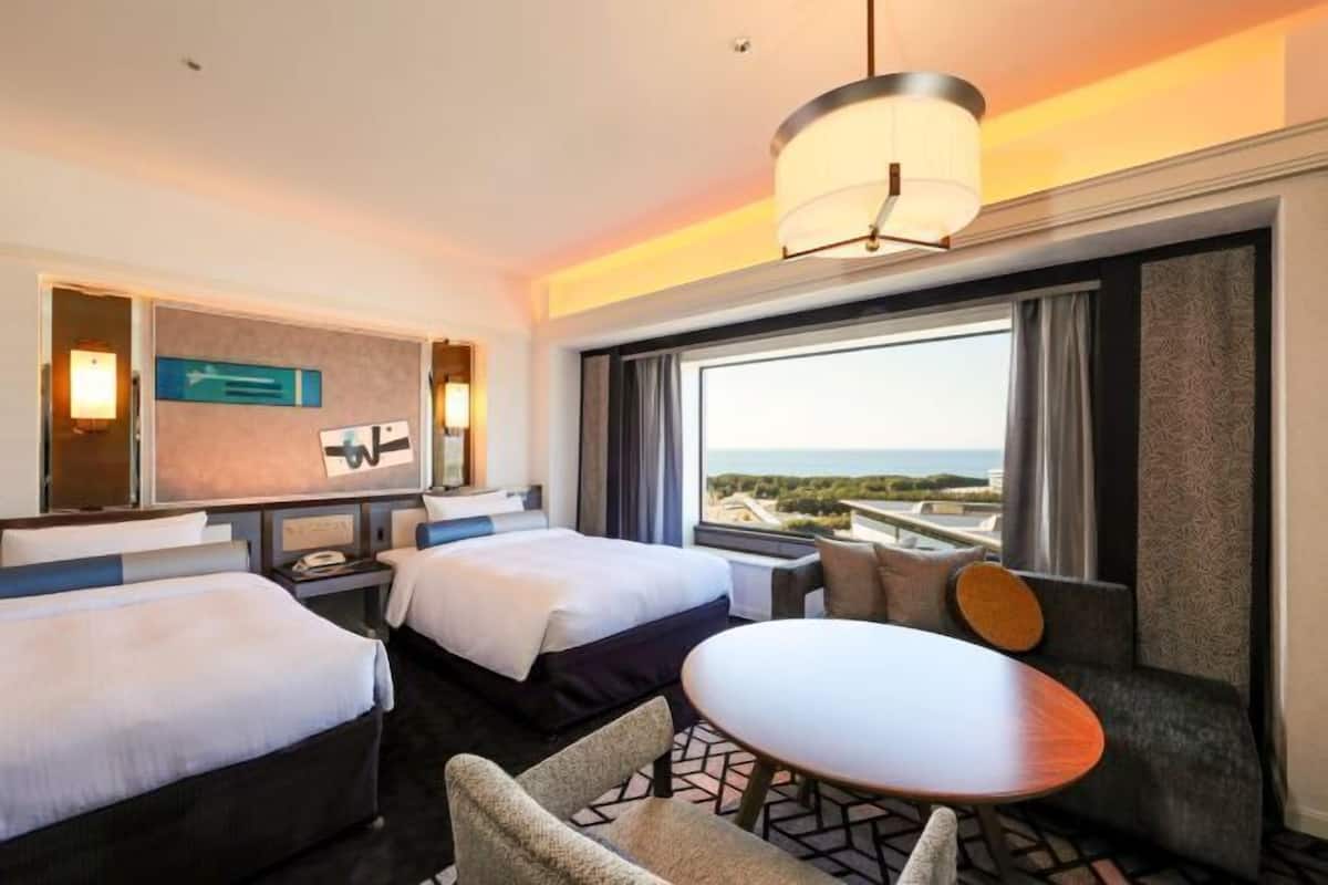 Hochwertige Bettwaren, Daunenbettdecken, Zimmersafe, Schreibtisch