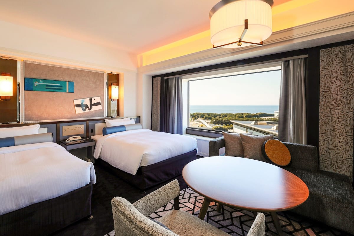 高級寢具、羽絨被、客房內保險箱、書桌