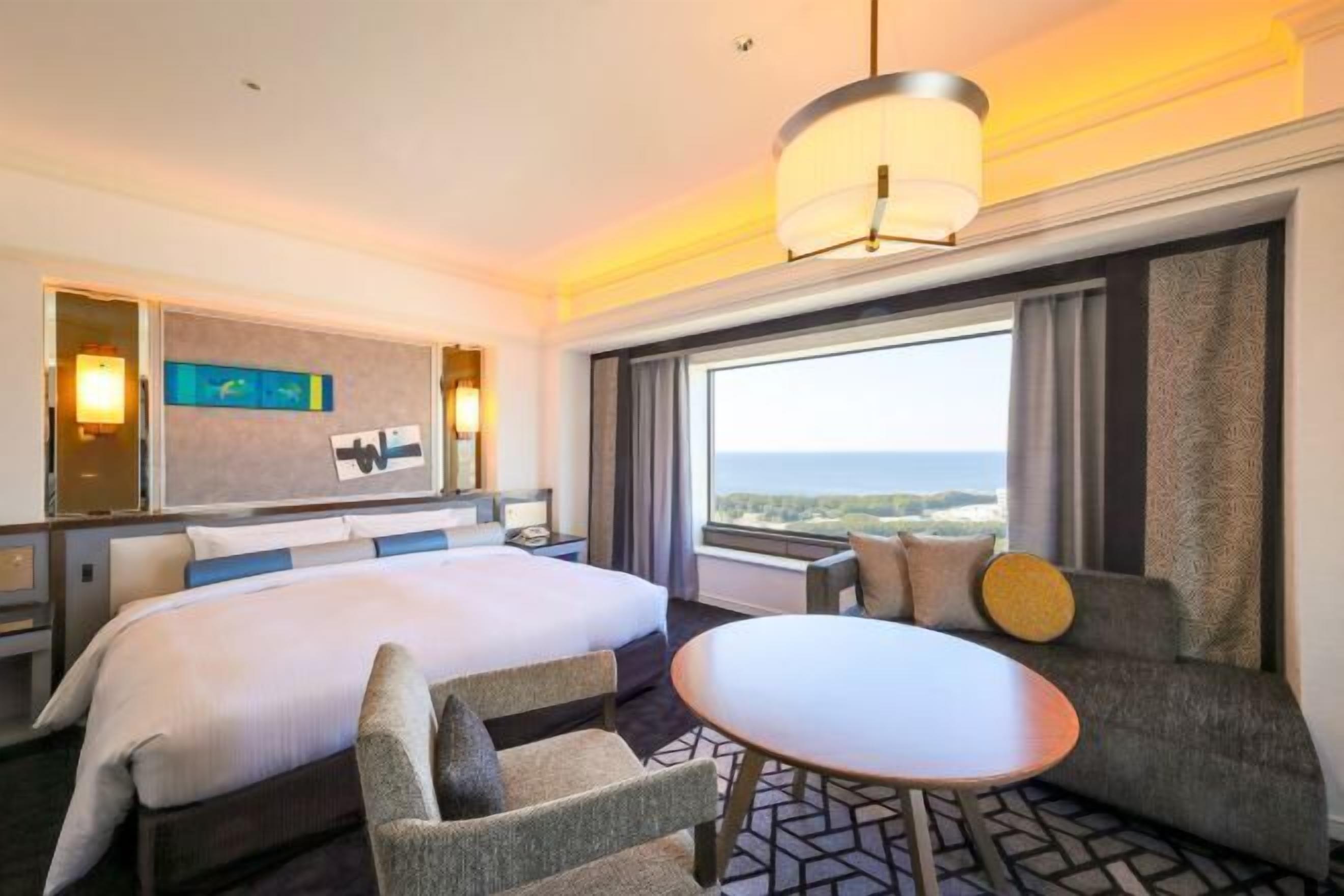 高級寢具、羽絨被、客房內保險箱、書桌