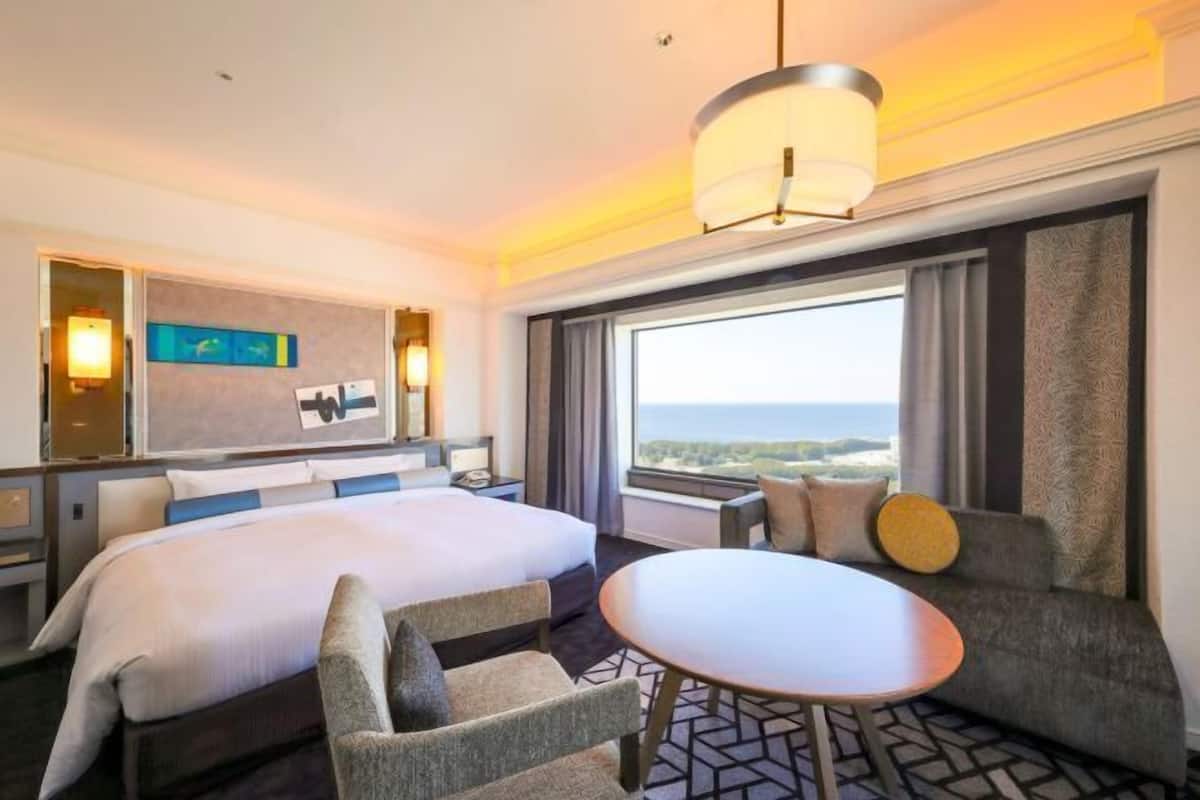 Hochwertige Bettwaren, Daunenbettdecken, Zimmersafe, Schreibtisch