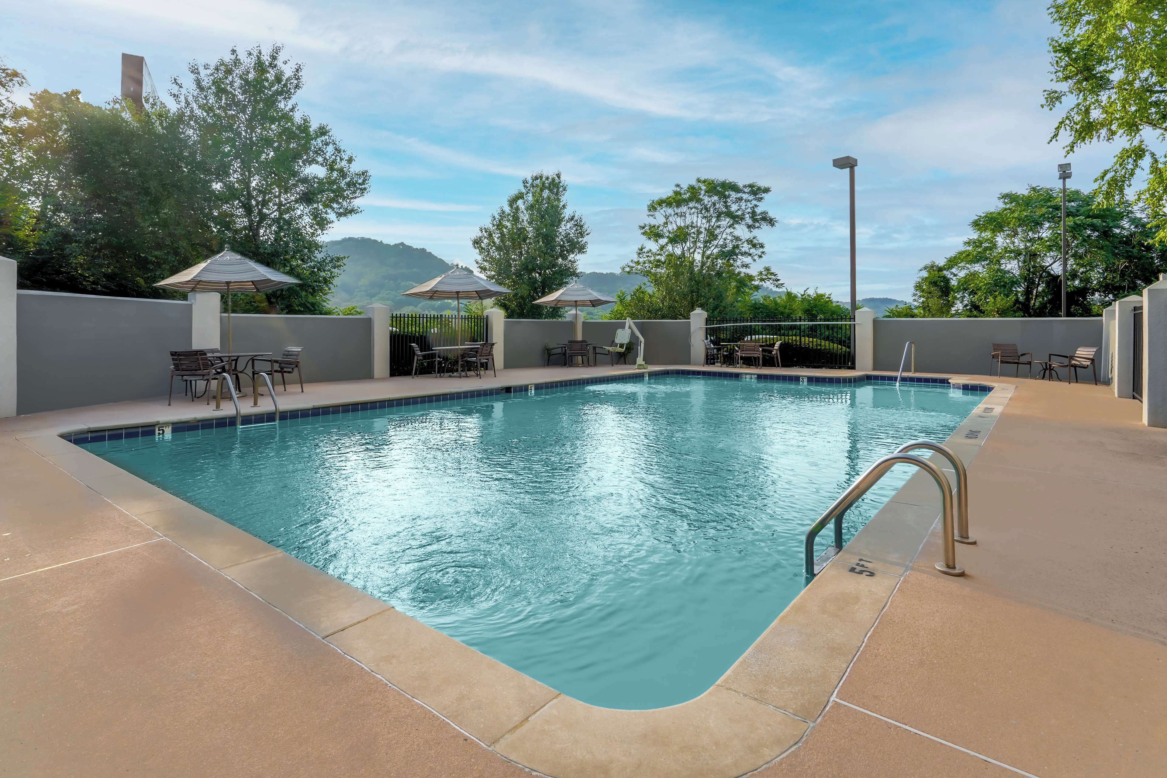 seasonal outdoor pool, open 10 am to 10 pm, pool loungers