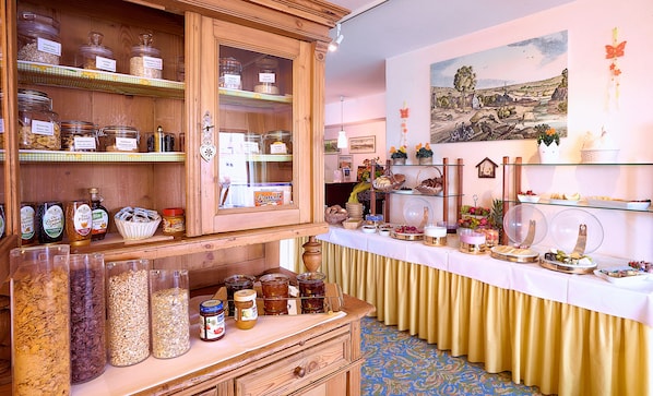 Buffet déjeuner gratuit tous les jours