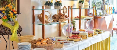 Free daily buffet breakfast