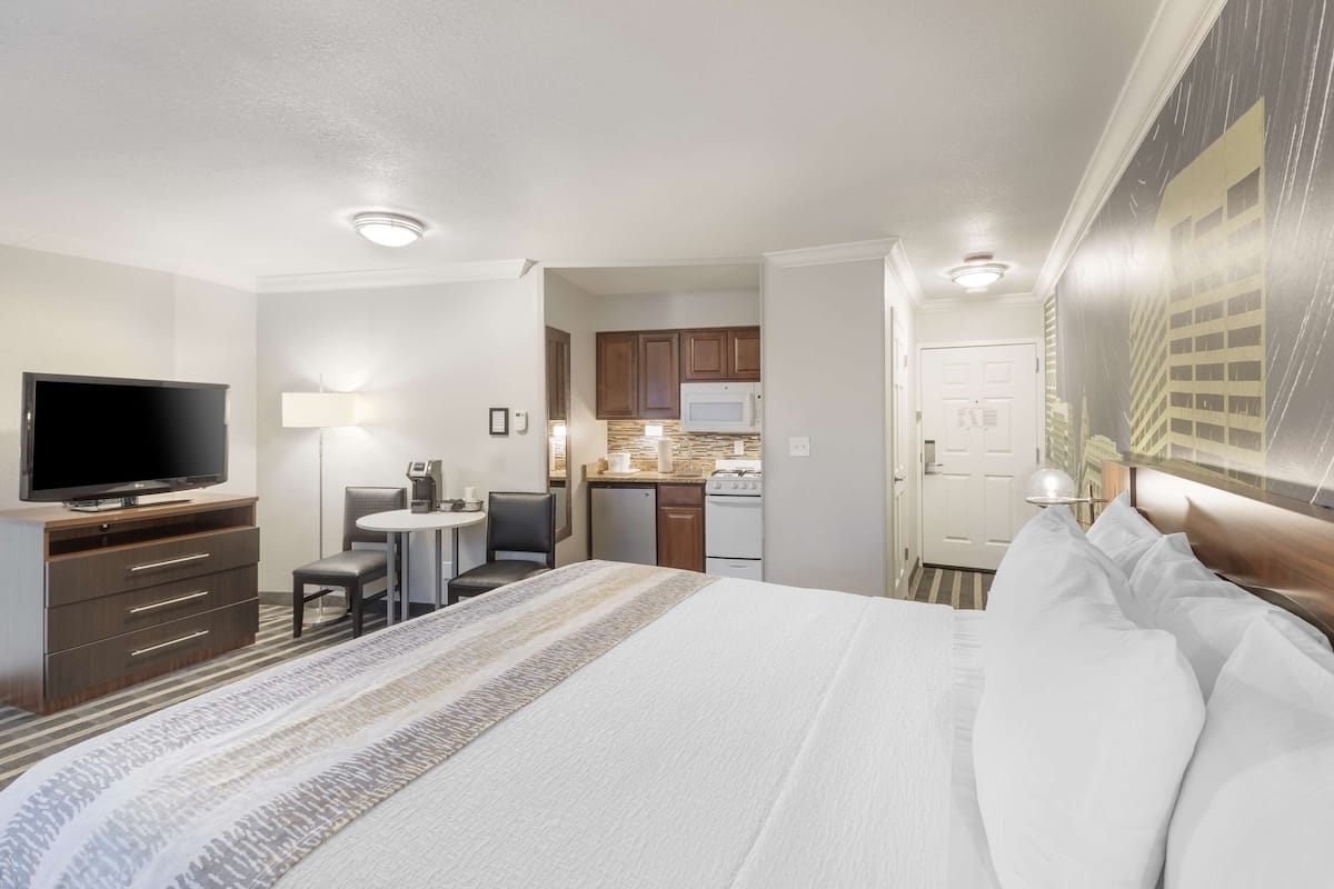 Premium bedding, pillowtop beds, in-room safe, desk
