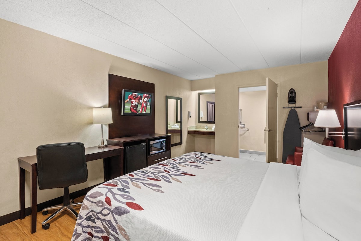 Chambre Deluxe, 1 très grand lit (Roll-In Shower, Smoke Free)