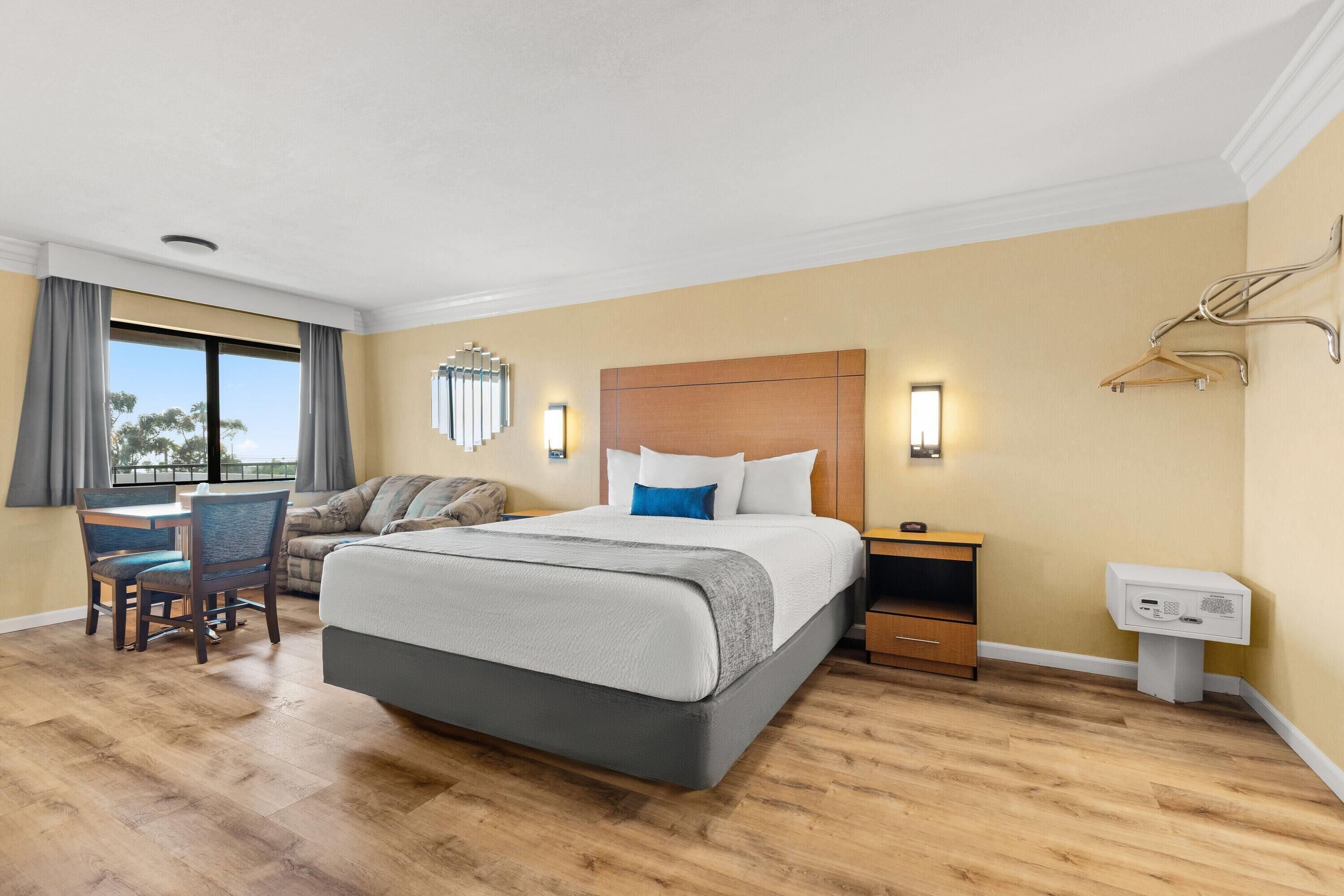 Room, 1 King Bed, Non Smoking | In-room safe, desk, iron/ironing board, free cribs/infant beds