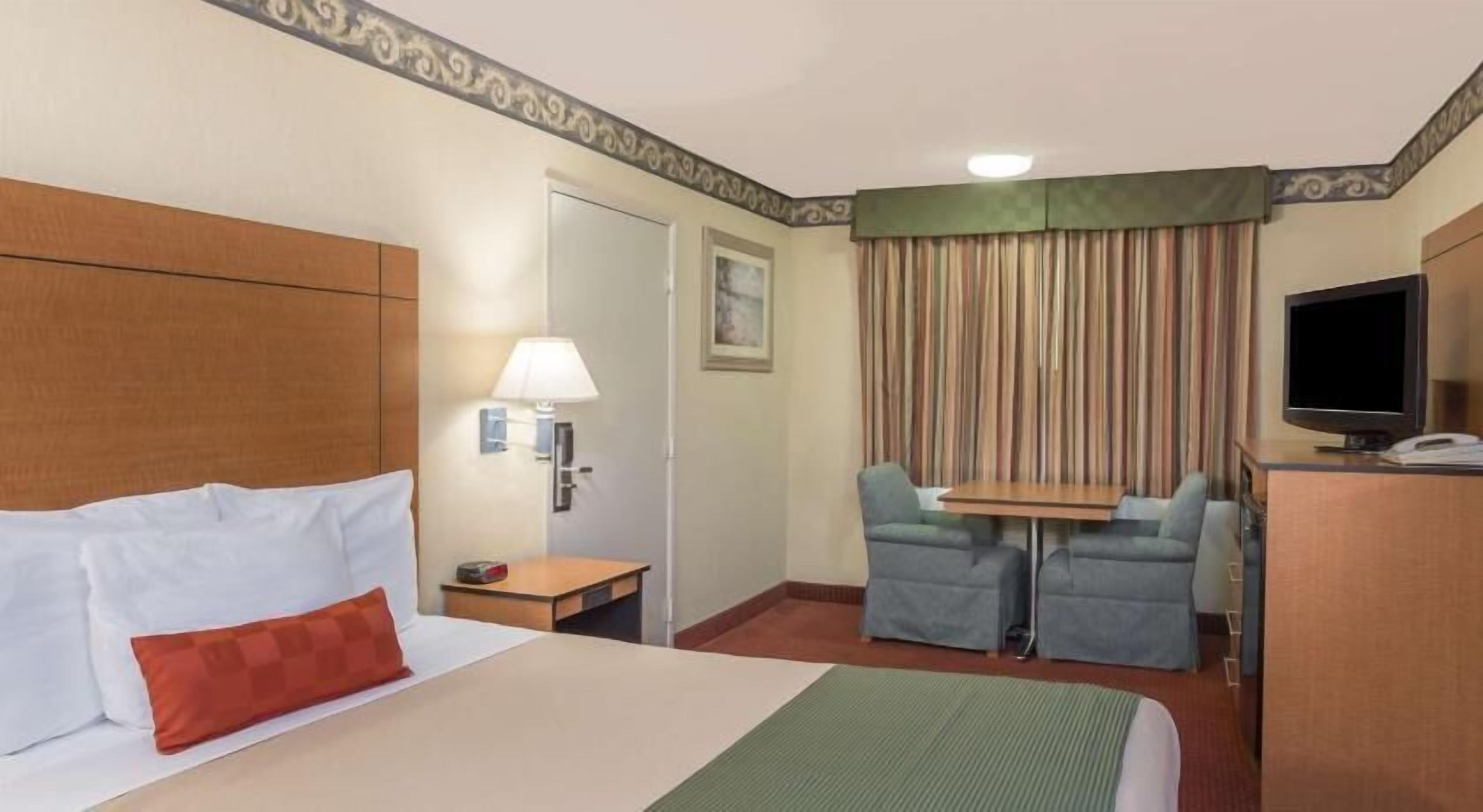 In-room safe, desk, iron/ironing board, free cribs/infant beds