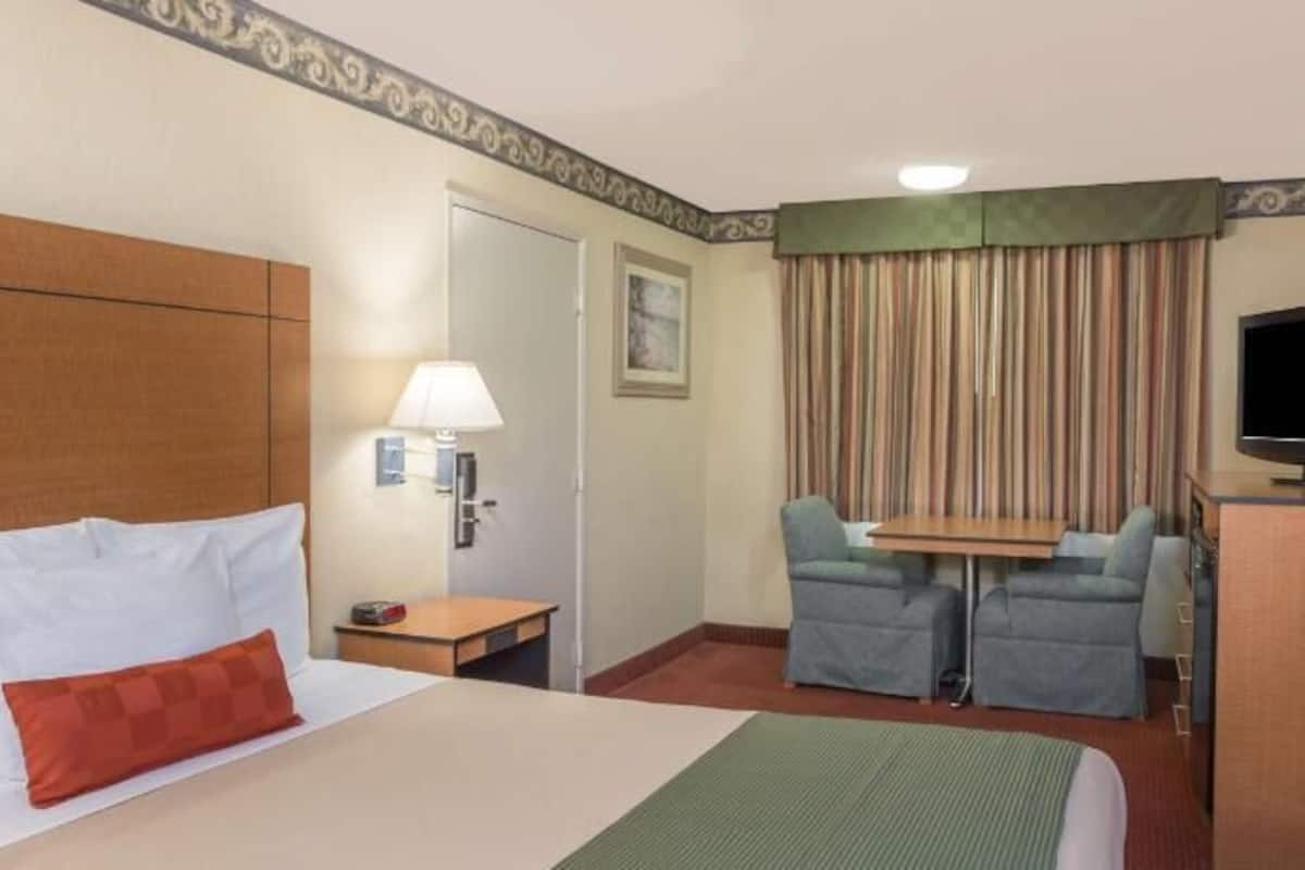 In-room safe, desk, iron/ironing board, free cribs/infant beds